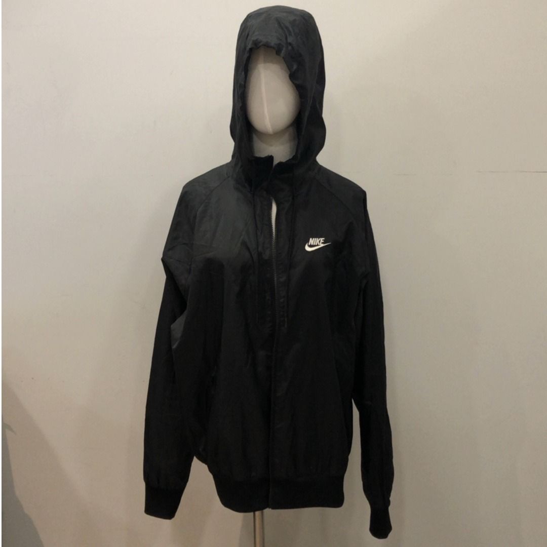 267009749 NIKE CLOTHES COAT WINDBREAKER (Category: Luxury Apparel) located in Taguig. Submitted by ecoring.ph (Listing ID 1470571428, Image 1). Description: ◆CONDITION: B ◆DESCRIPTIONS: (Other defects/info:) The body of the jacket is slightly stained and dirty, and shows signs of use. The zipper of the jacket is scratched and shows signs of use. * SIZE: ◆SHOULDER TO SHOULDER: 15.5inches. (approximately only) ◆BUST: 51inches. (approximately only) 