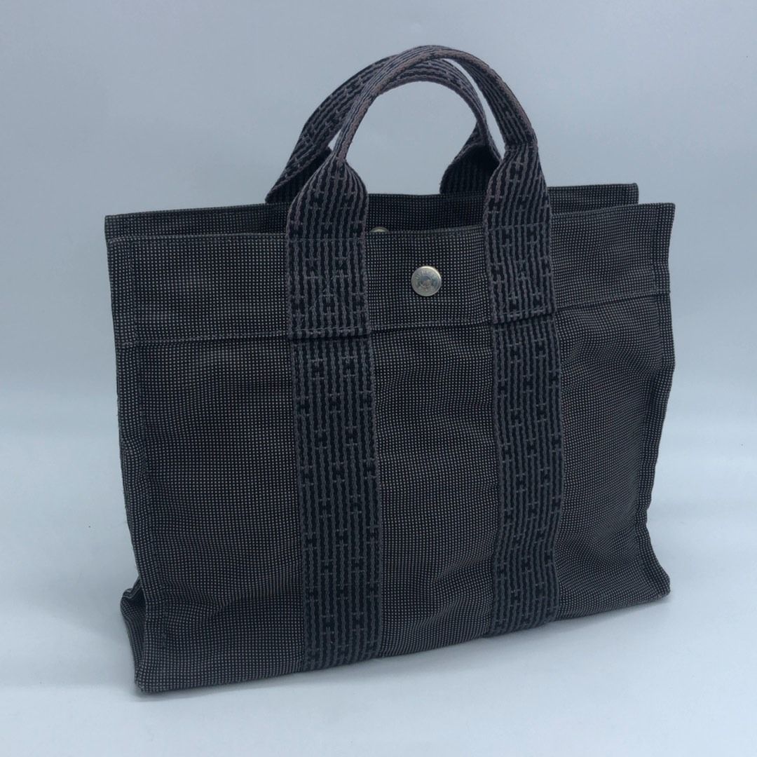 267010389 HERMES BAG HERLINE TOTE BAG (Category: Luxury Bags & Wallets) located in Taguig. Submitted by ecoring.ph (Listing ID 1470574890, Image 1). Description: ◆CONDITION: B- ◆DESCRIPTIONS: (Other defects/info:) OUTER: The body of has minimal stains, dirt, and rubs marks,and visible deformation, shows signs of use. The bottom and bottom corners has minimal stains, dirt, rubs marks, and visible signs of use. The top handle has minimal dirt, scuf