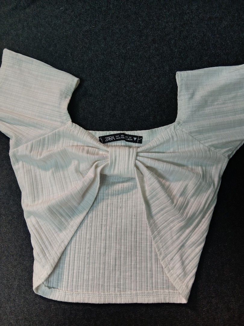 2 WAY RIBBON CROP-TOP (Category: Others Tops) located in Manila. Submitted by babymango25 (Listing ID 1470686564, Image 3). Description: -Can be styled as Off shoulders -Soft fabric (not so manipis) -No issue XS-SMALL.