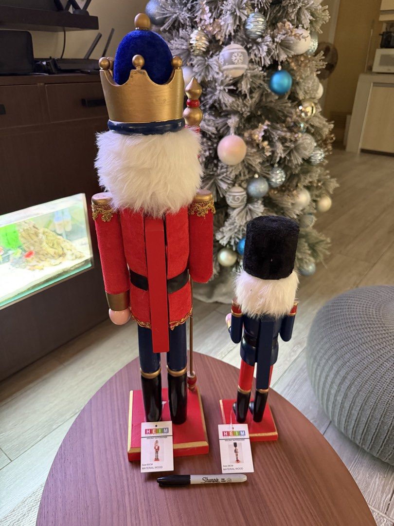 2pcs Holiday Wooden Nutcrackers Set (60CM & 38CM) (Category: Figurines & Statues) located in Manila. Submitted by maiserdaz (Listing ID 1470742419, Image 2). Description: PLEASE READ BEFORE SENDING OFFER -No lowballer. Price posted is already low. -24hours reservation only. -Please no joy reserver. RFS: Decluttering MOP: BDO BPI Gcash Shipping via lalamove - pin loc near SM Valenzuela - Brand: Heim Home Essentials - Condition: Brand new with orig