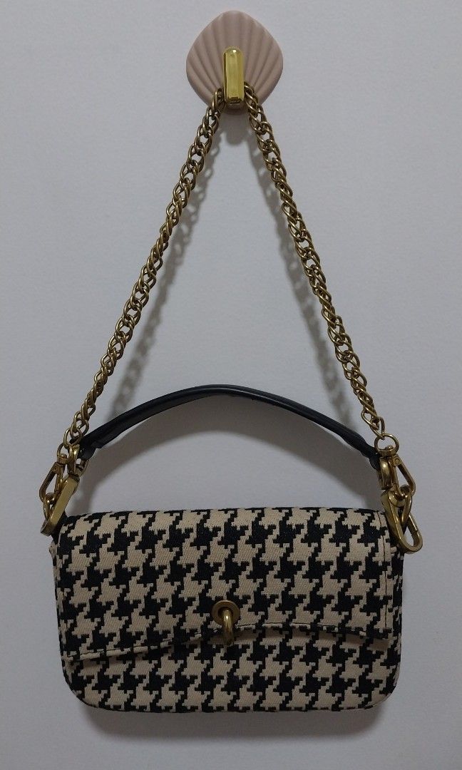 350 each (Category: Shoulder Bags) located in Bacolod City. Submitted by josh_and_jewels (Listing ID 1470658592, Image 1). Description: .