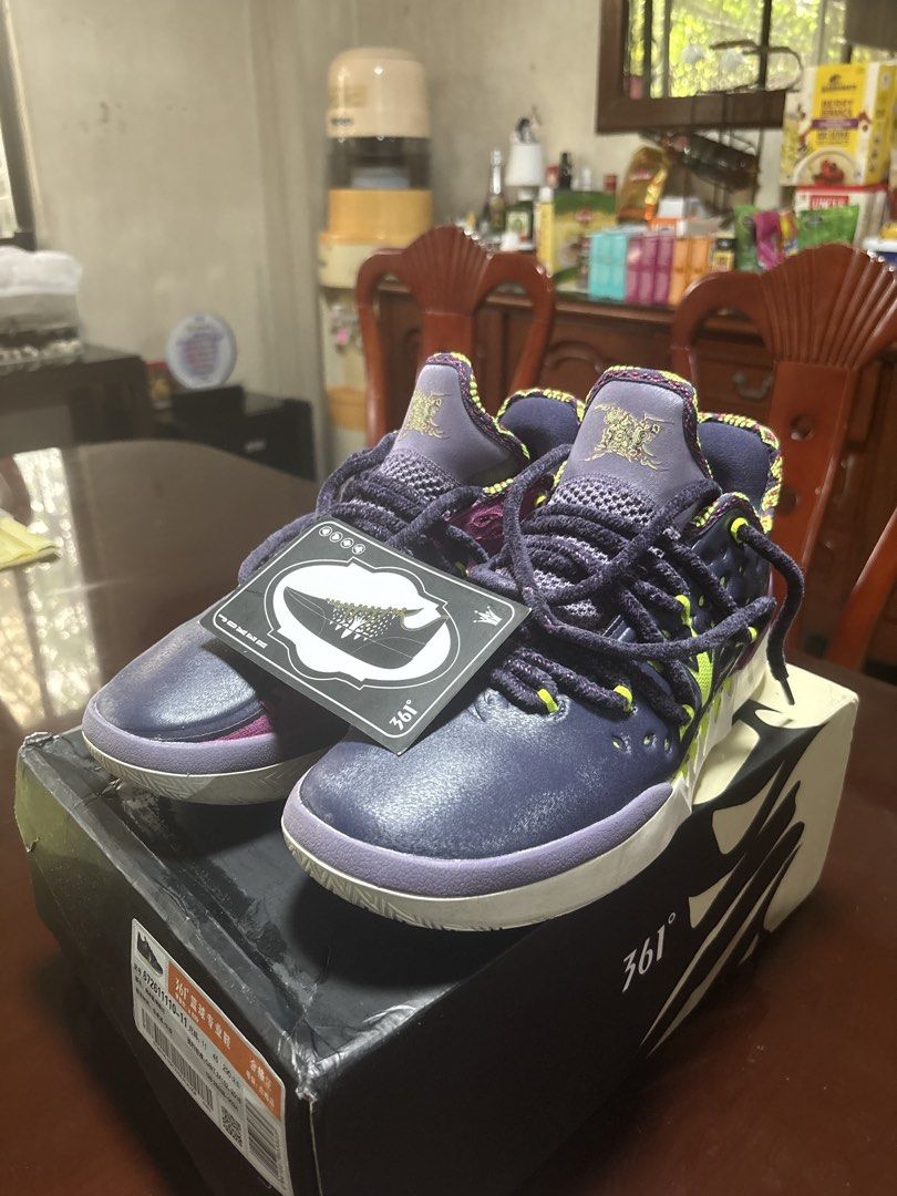 361 joker 2 “joker” (Category: Sneakers) located in Quezon City. Submitted by ravalotyru50071 (Listing ID 1470700984, Image 2). Description: 🔥 FOR SALE: Joker 2 361° “Joker” Low 🔥 💰 Price: ₱2,500 👟 Condition: Shoes still in good condition 📦 Honest Issue: Slightly damaged corner of the box 🏷️ Original SRP: ₱8,500 Selling my 361° Joker 2 “Joker” Low for only ₱2,500! Shoes are still in good condition. Just being transparent, there’s slight dam