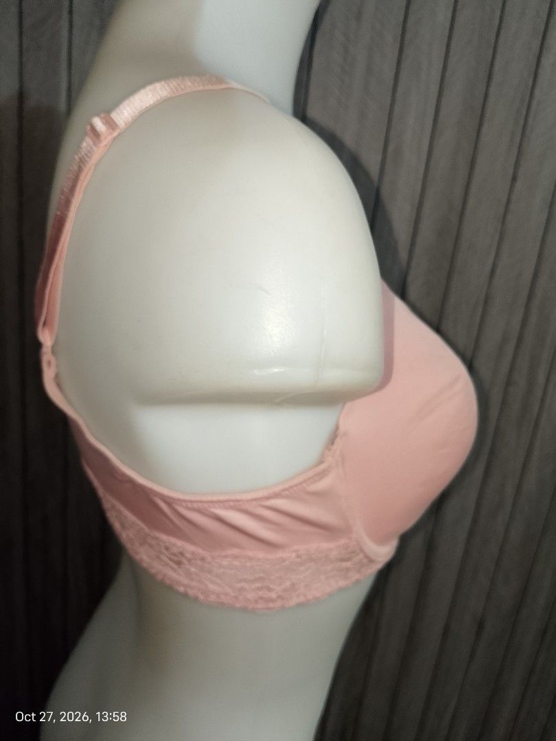 38c Ellen Tracy bra thin soft pads with underwire (Category: Undergarments & Loungewear) located in Manila. Submitted by truecrystal-1407 (Listing ID 1470604739, Image 2). Description: .