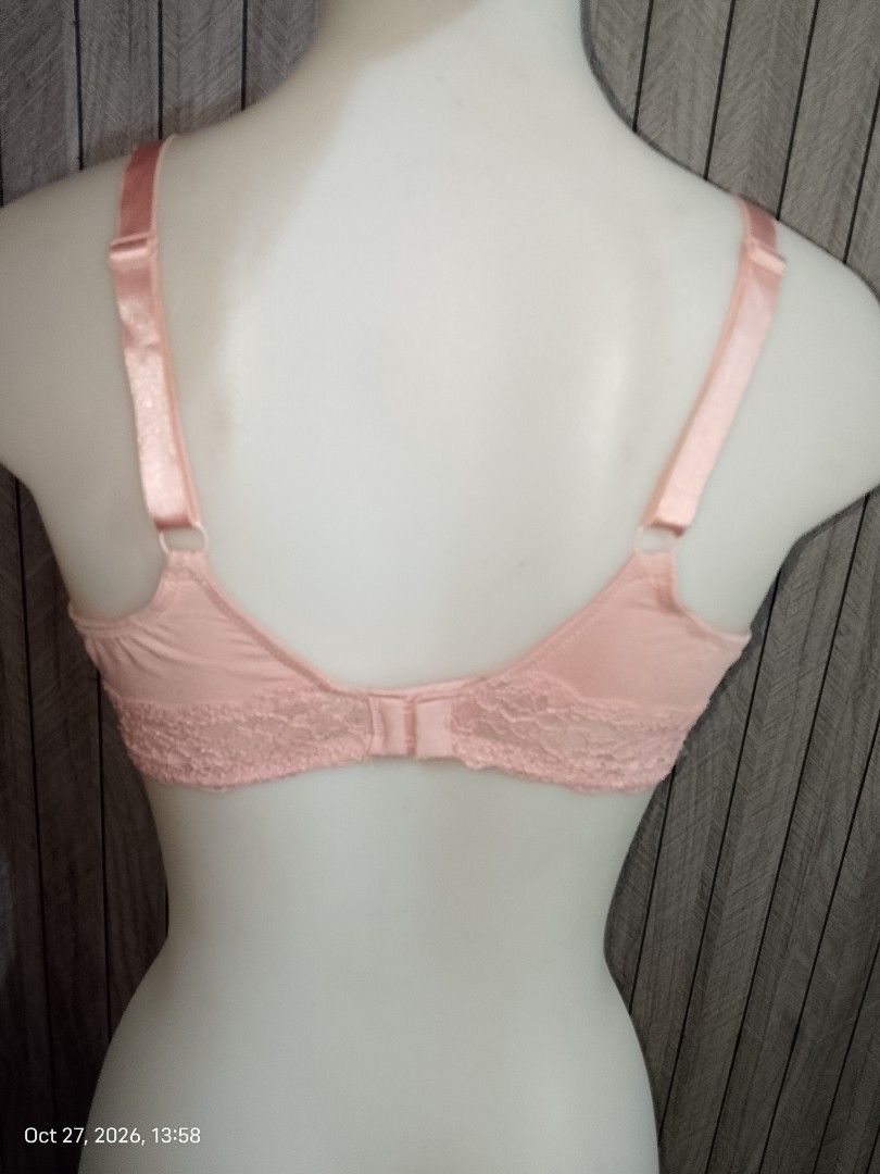38c Ellen Tracy bra thin soft pads with underwire (Category: Undergarments & Loungewear) located in Manila. Submitted by truecrystal-1407 (Listing ID 1470604739, Image 3). Description: .