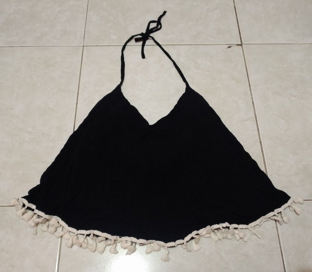 (3 FOR 75) HANGING SLEEVELESS TOPS (Category: Sleeveless) located in Manila. Submitted by nievesolanna (Listing ID 1470730084, Image 2). Description: sold as set only. no issues. free size since puro hanging tops siya. 75 PESOS LOC: SAMPALOC, MANILA.
