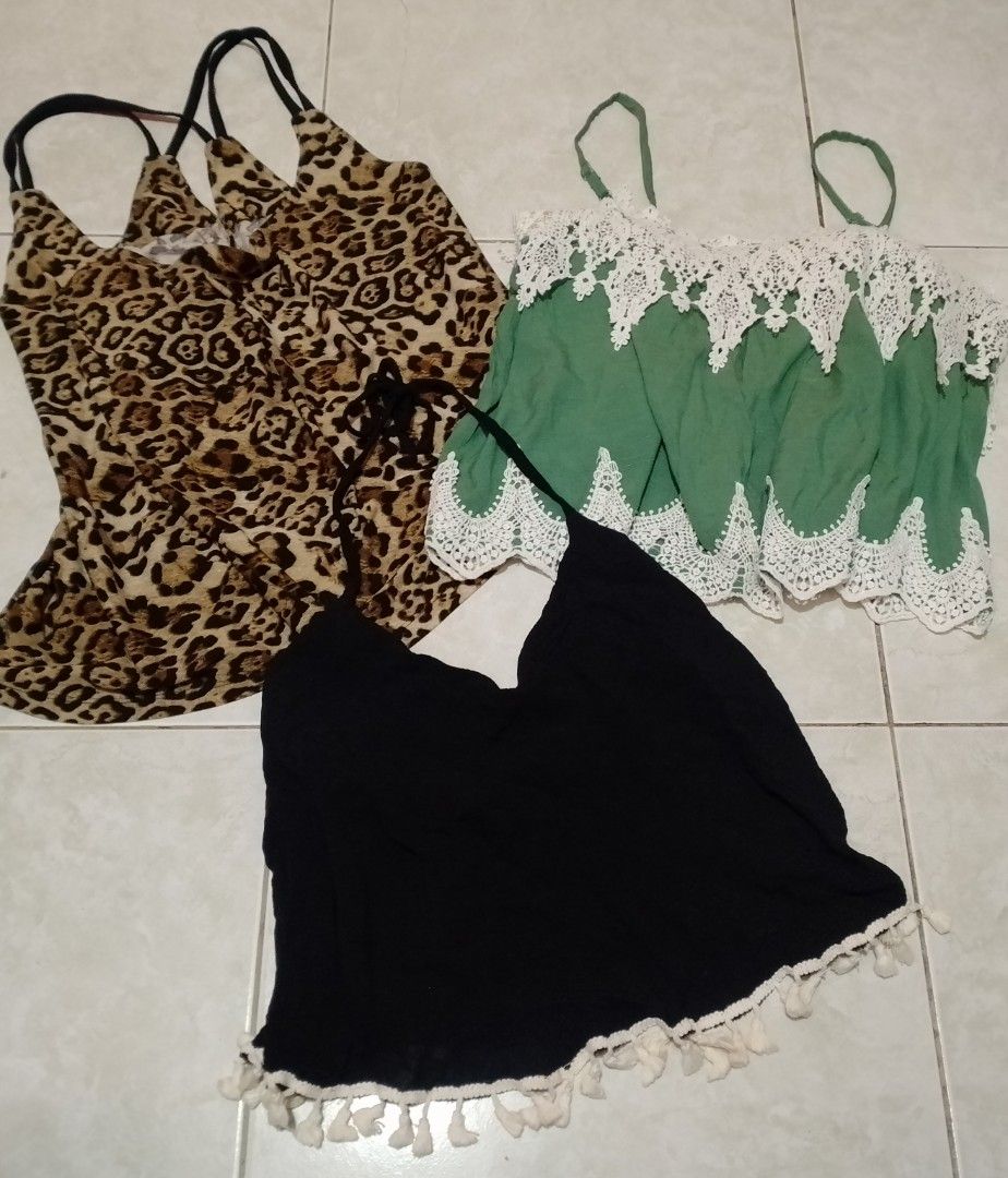 (3 FOR 75) HANGING SLEEVELESS TOPS (Category: Sleeveless) located in Manila. Submitted by nievesolanna (Listing ID 1470730084, Image 1). Description: sold as set only. no issues. free size since puro hanging tops siya. 75 PESOS LOC: SAMPALOC, MANILA.