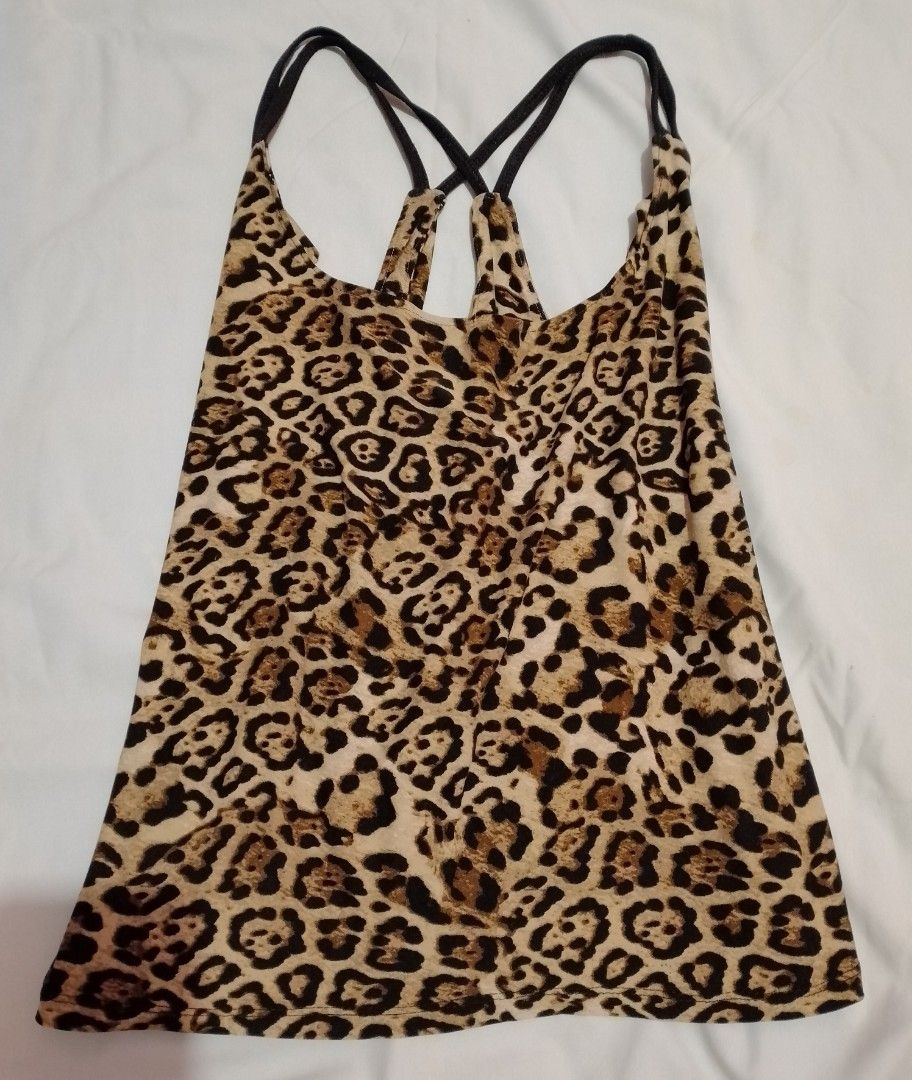 (3 FOR 75) HANGING SLEEVELESS TOPS (Category: Sleeveless) located in Manila. Submitted by nievesolanna (Listing ID 1470730084, Image 3). Description: sold as set only. no issues. free size since puro hanging tops siya. 75 PESOS LOC: SAMPALOC, MANILA.