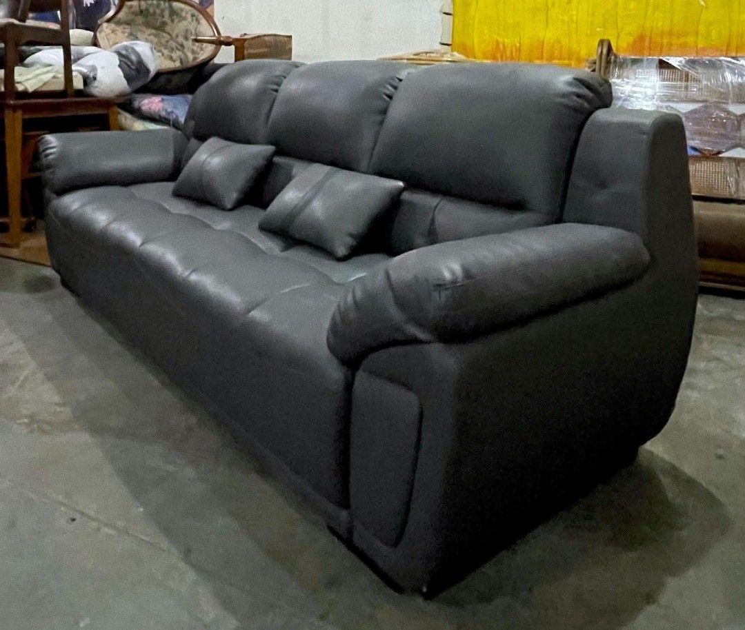 3 Seater Elegant Genuine Leather Sofa (Category: Sofas) located in Quezon City. Submitted by dannikkishoppe2 (Listing ID 1470653014, Image 3). Description: 3 Seater Elegant Genuine Leather Sofa ‼️₱34000‼️ Upgrade your living room with this stylish and comfortable sofa! Perfect for your home. Please manage your expectations as there might be minimal flaws. Color may vary due to lighting, it may appear darker or lighter in person. Check photos firs