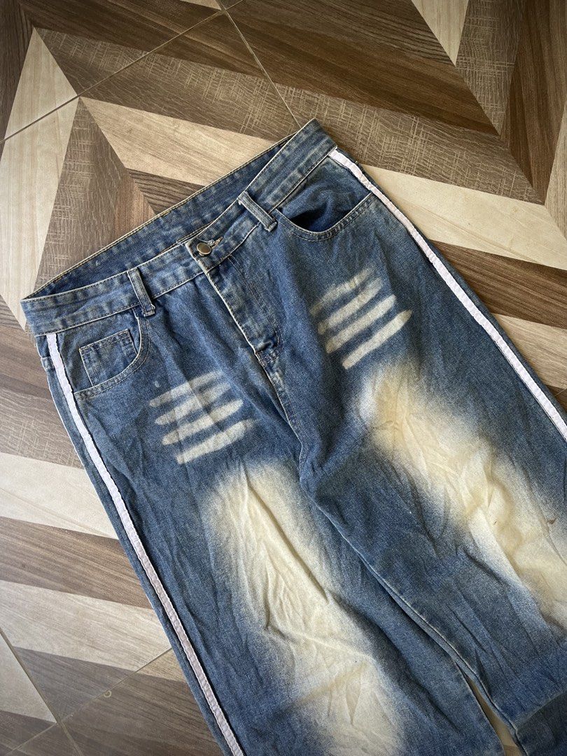 3 Stripe Washed Baggy Jeans (Category: Jeans) located in Pagadian. Submitted by thrift.wrld (Listing ID 1470652615, Image 2). Description: ( 3 Stripe Washed Baggy Jeans ) Dimensions: • Waist: 32 • Length: 42 • Thigh: 14 • Hem: 9.5 Drop Prices: • Mine: 400 + ₱9O shipping fee (sf) Details: • 1O/1O Color rate • Stain, Good condition, Minimal heel drags • Need wash • Hard Denim.
