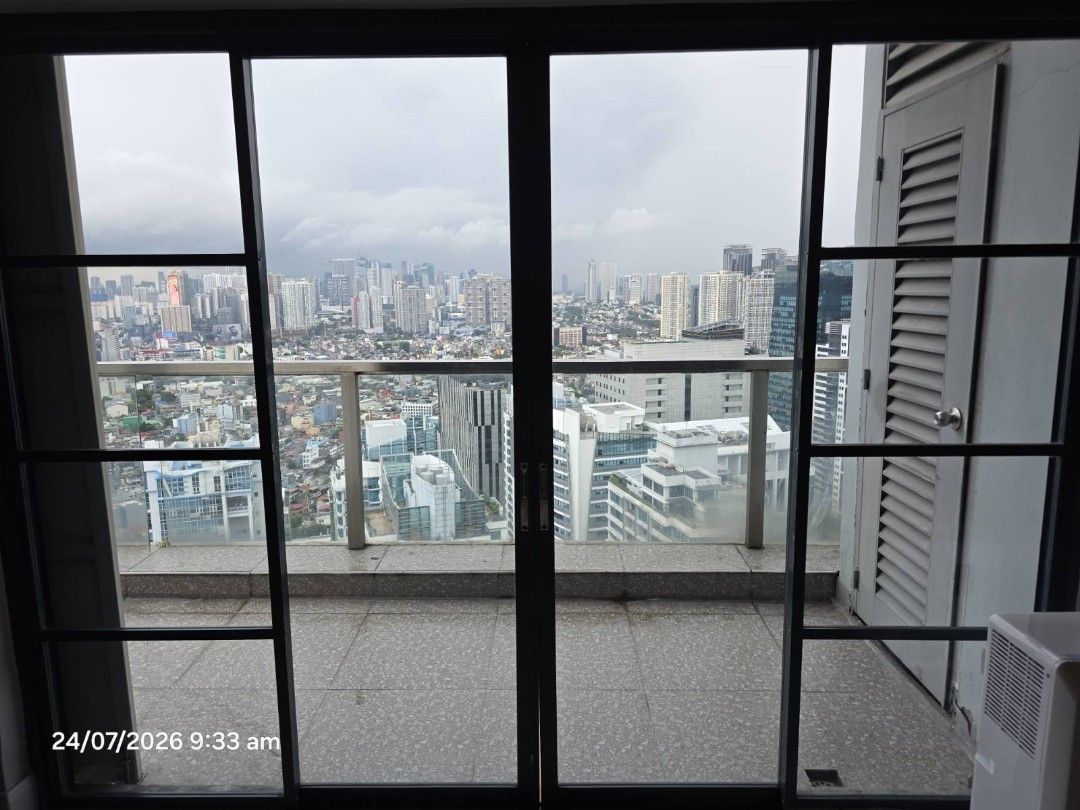 3BR PENTHOUSE BGC FOR LEASE (Category: Apartments & Condos) located in Paranaque City. Submitted by rdsamson_888 (Listing ID 1470650117, Image 3). Description: 🔴 FOR LEASE | LUXURY PENTHOUSE UNIT 🏙️ BELLAGIO CONDOMINIUM, BGC, TAGUIG CITY ✨ PENTHOUSE UNIT | 187 SQM | 3 BEDROOMS ✨ Experience elevated city living in this spacious penthouse at Bellagio, located along Forbestown Road in Bonifacio Global City. Featuring two private terraces, generous