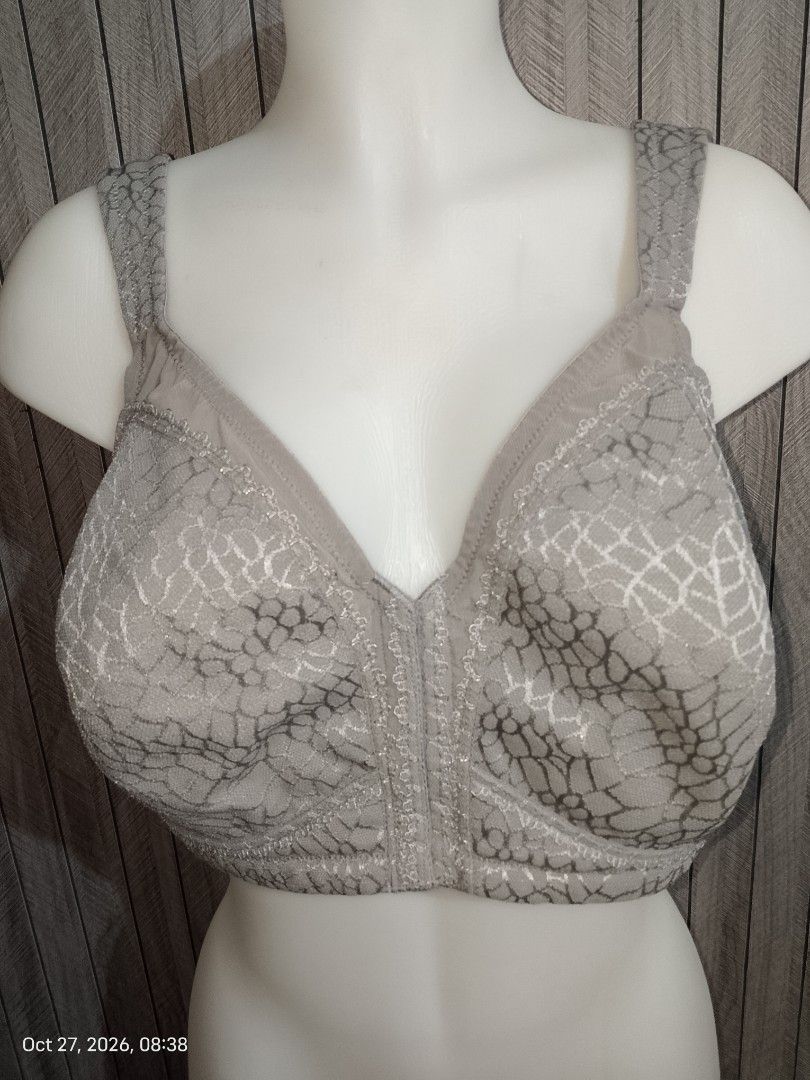 42dd grey bra nonwire no pads front closure (Category: Undergarments & Loungewear) located in Manila. Submitted by truecrystal-1407 (Listing ID 1470561073, Image 1). Description: .