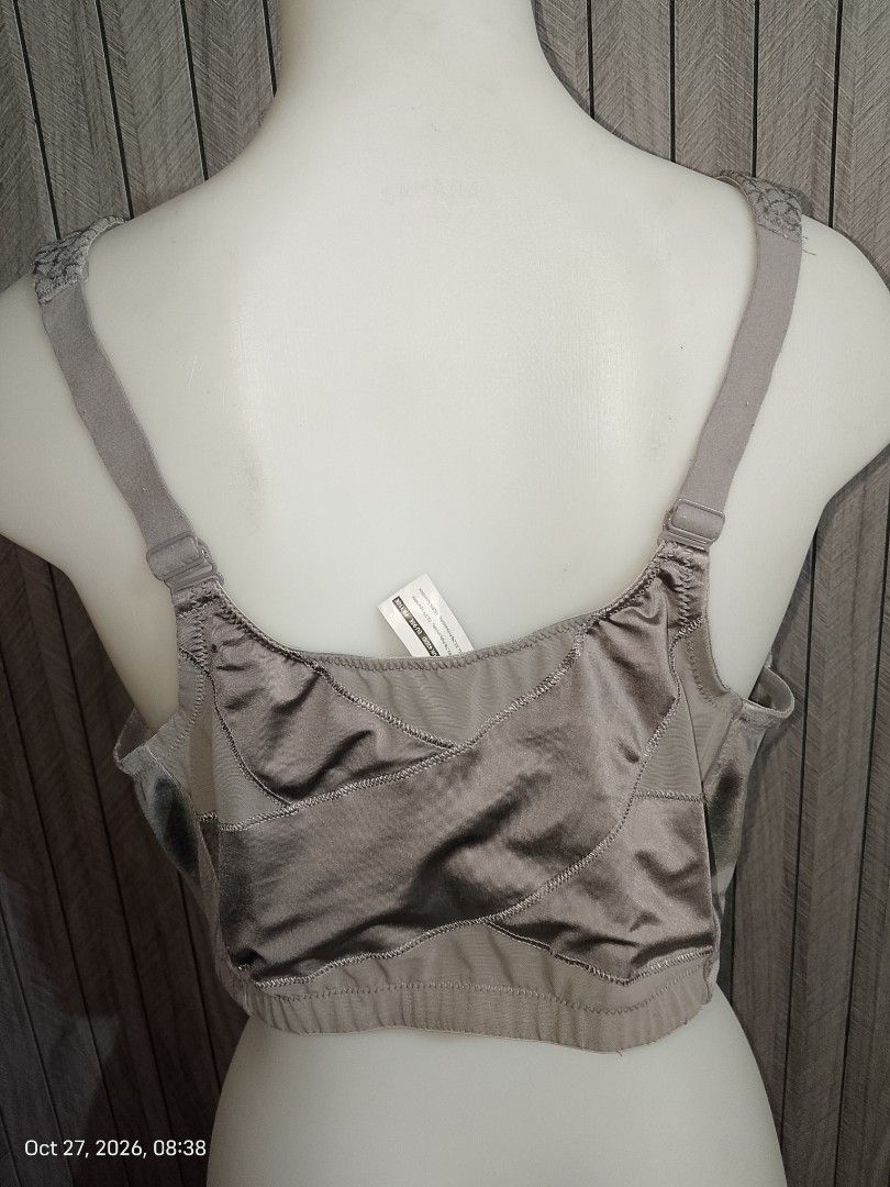 42dd grey bra nonwire no pads front closure (Category: Undergarments & Loungewear) located in Manila. Submitted by truecrystal-1407 (Listing ID 1470561073, Image 3). Description: .