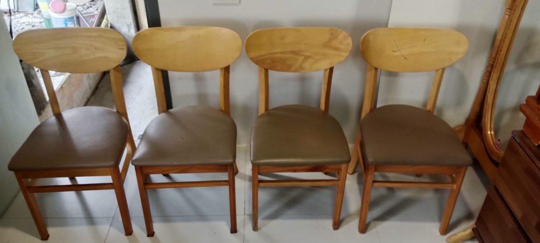 4pcs Dining Chairs (Category: Chairs) located in Malabon City. Submitted by aven25 (Listing ID 1470630094, Image 2). Description: 4pcs Dining Chairs 17 inches Height from floor to Seat 31.5 inches Height from floor to Backrest Good Condition Ready to Use .