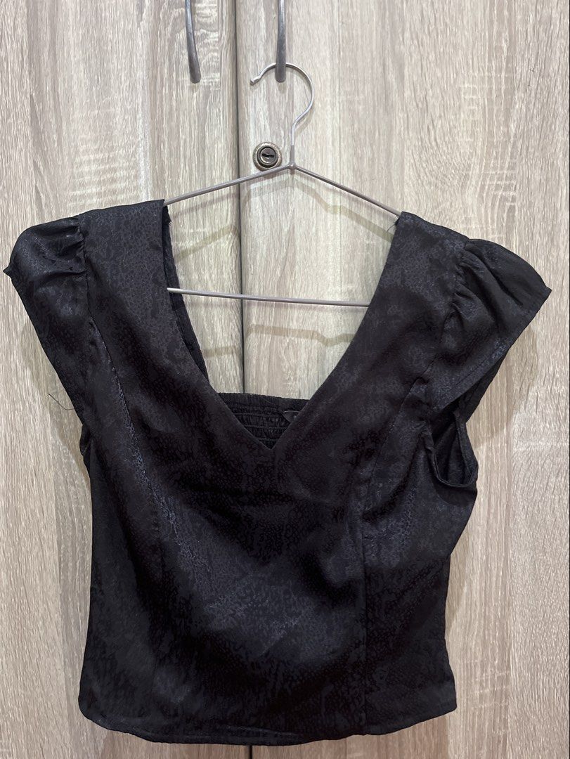 50 only (Category: Others Tops) located in Cauayan City . Submitted by declutterdarling (Listing ID 1470468329, Image 1). Description: Size: S.