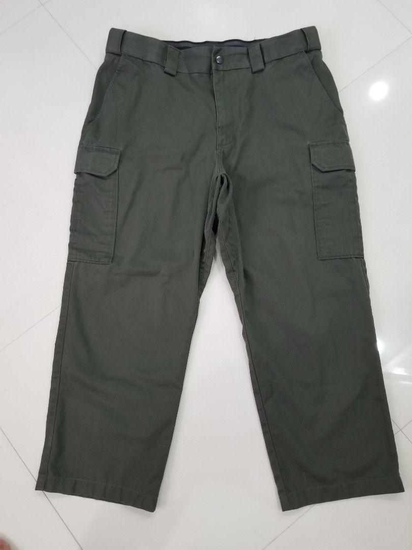 5.11 Tactical Cargo Pants Green Olive (Category: Trousers) located in Malolos. Submitted by picknworthy420 (Listing ID 1470600472, Image 3). Description: 511 tactical series pants both size 38 on tag same model length: 37 yung isa 36 yung isa excellent condition Altered lang issue. Best fit 5'6 height below Solid payan 800 + SF FOR BOTH📦.