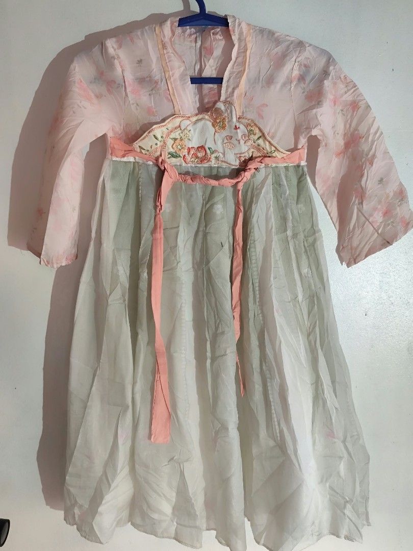 (5-7) Kids Hanfu (Category: Babies & Kids Fashion) located in Paranaque City. Submitted by closetbykimkirsten (Listing ID 1470633547, Image 1). Description: ✨𝗛𝗔𝗡𝗙𝗨✨ 🌻𝐂𝐨𝐧𝐝𝐢𝐭𝐢𝐨𝐧: Good Used ⚡𝐖𝐨𝐫𝐤𝐢𝐧𝐠 𝐙𝐢𝐩𝐩𝐞𝐫 ✨ May tastas sa baba see photo 🌸𝐒𝐢𝐳𝐞: 5 to 7yrs old 🔅𝐈𝐧𝐜𝐡: L-27 / W-11 🔺All Items are PRELOVED in good condition. 🔺Please do manage your expectations. 🔺WASH before USE‼️ 🔺BUY at your own RISK‼️ ❌NO RETURN,