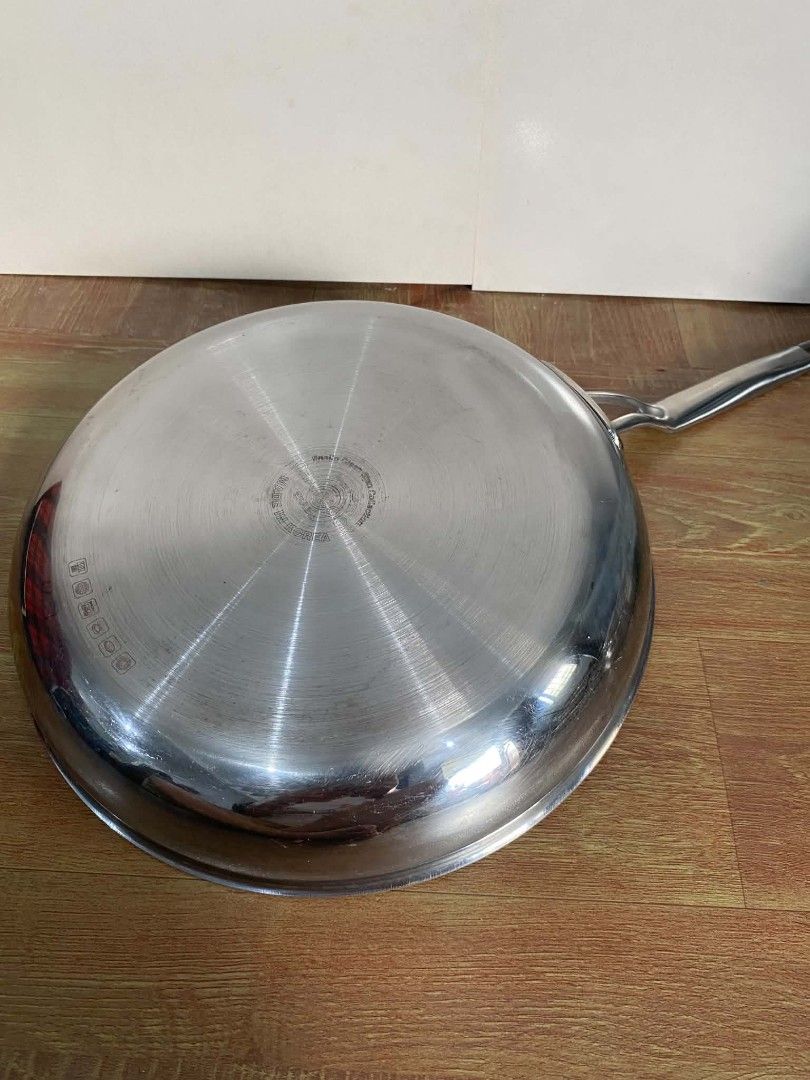 5 PLY CHAMCOOK FRY PAN (Category: Cookware & Accessories) located in Manila. Submitted by bernadette62551 (Listing ID 1470561076, Image 3). Description: Chamcook by Finn ilo 5Ply 29cm Works All types of cookers.