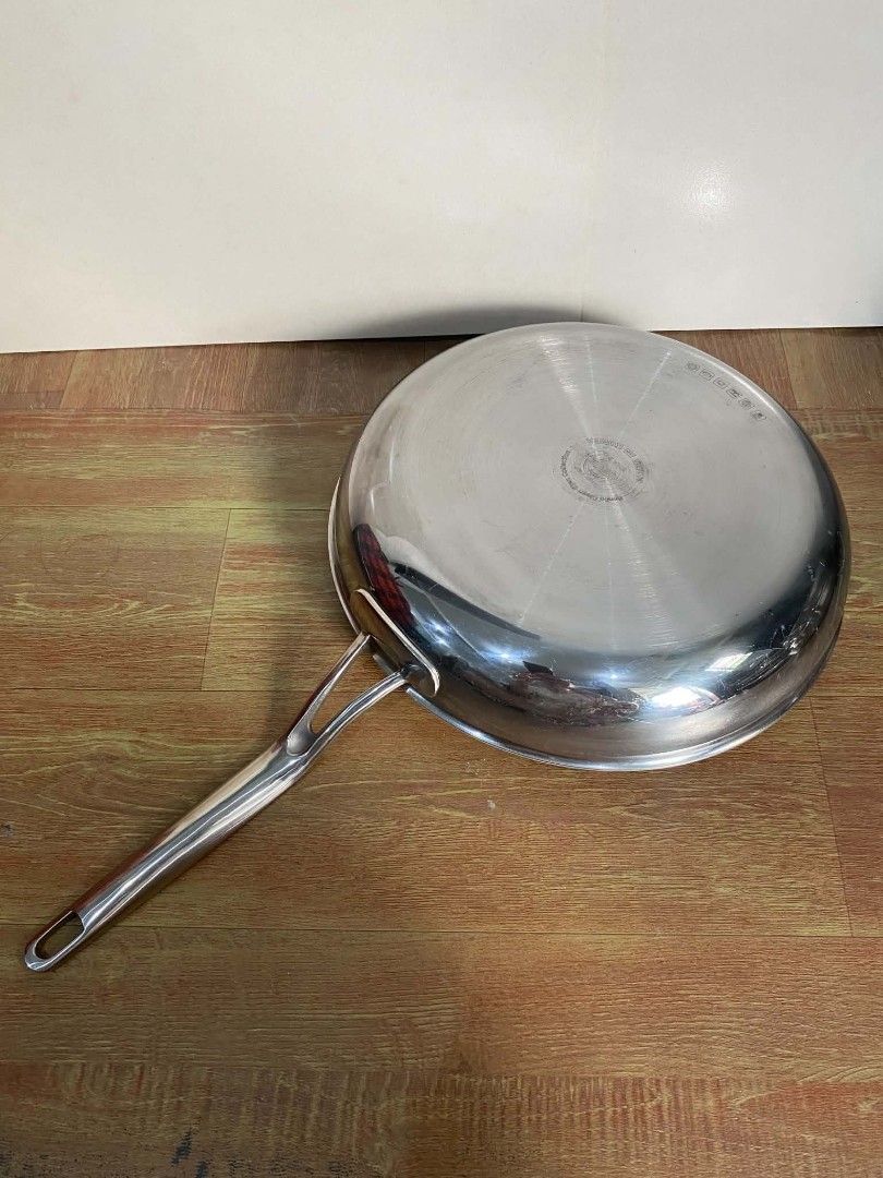 5 PLY CHAMCOOK FRY PAN (Category: Cookware & Accessories) located in Manila. Submitted by bernadette62551 (Listing ID 1470561076, Image 2). Description: Chamcook by Finn ilo 5Ply 29cm Works All types of cookers.