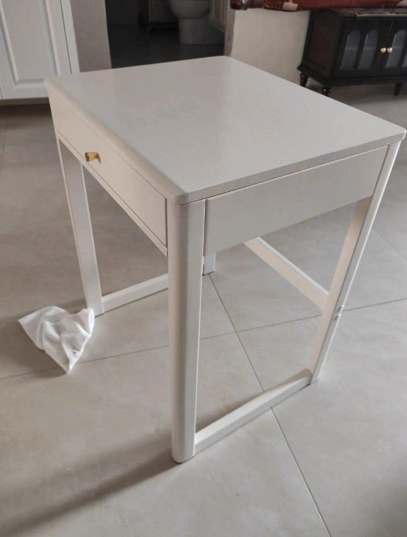 60cm Office Study Table (Category: Tables & Sets) located in Marikina City. Submitted by marcobarbado.cloud (Listing ID 1470596837, Image 1). Description: .
