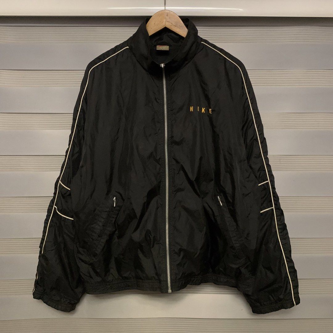 90's NIKE WIND BREAKER JACKET (Category: Coats, Jackets and Outerwear) located in Butuan. Submitted by 8600_recycled.hyp3 (Listing ID 1470696636, Image 1). Description: L on tag 24W x 26L (boxy) Missing puller but zipper still working Needs wash.