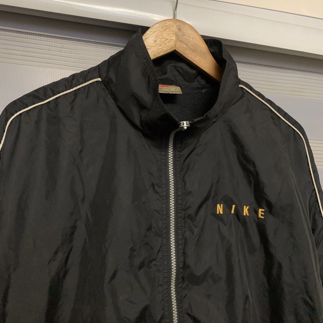 90's NIKE WIND BREAKER JACKET (Category: Coats, Jackets and Outerwear) located in Butuan. Submitted by 8600_recycled.hyp3 (Listing ID 1470696636, Image 3). Description: L on tag 24W x 26L (boxy) Missing puller but zipper still working Needs wash.