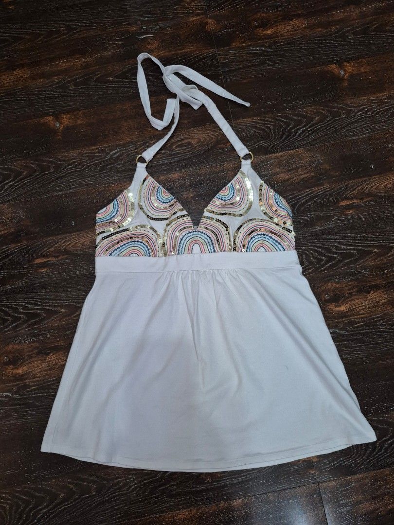 90's White Halter Top (Category: Sleeveless) located in Santa Cruz. Submitted by deenem (Listing ID 1470568199, Image 2). Description: Like New😍👌 No flaws👌 Large on Tag Can fit M-L Asian.
