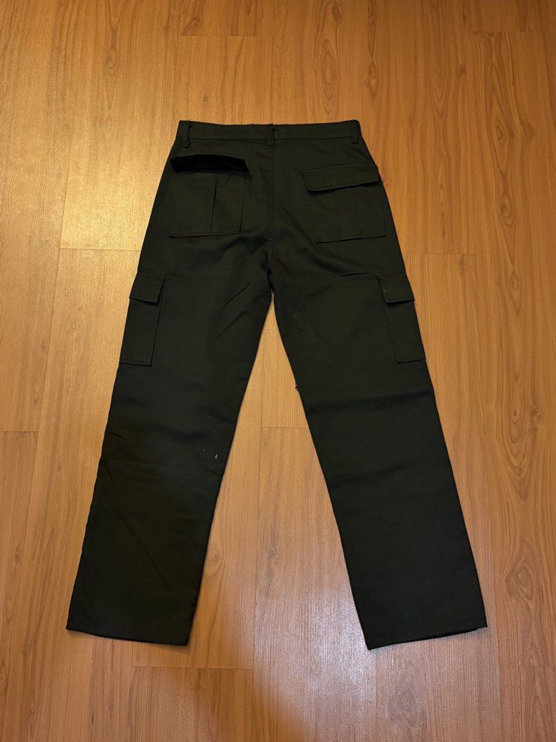 919 Jeans Black Cargo Pants (Category: Jeans) located in Paranaque City. Submitted by preloveditems111 (Listing ID 1470714912, Image 2). Description: - Brand: 919 Jeans - Color: Classic Black - Fit: Straight leg for a relaxed yet structured look - Storage: Multiple functional utility pockets on the sides and back - Details: Structured waistband with button closure and belt loops - Condition: Good everyday staple piece, easy to style for daily wea
