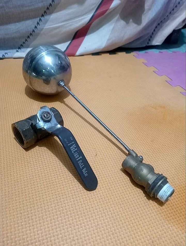 ½ Float Valve and 1 Ball Valve Set (Category: Bathroom & Kitchen Fixtures) located in Aguinaldo. Submitted by ukayandthrift (Listing ID 1470627561, Image 2). Description: .