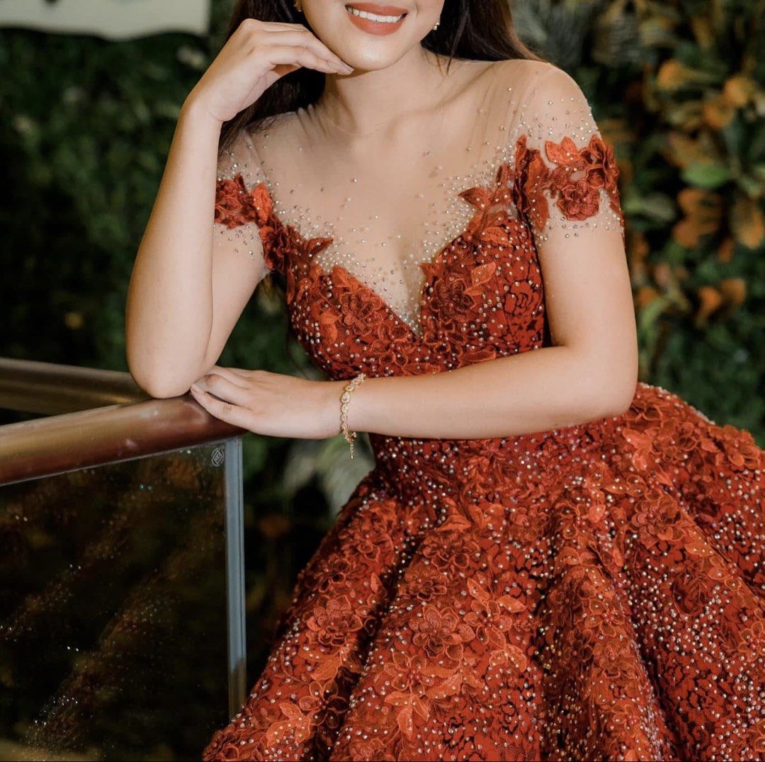 ❤️ Red Gown for Sale (Category: Evening dresses & gowns) located in Manila. Submitted by thecloset.amore (Listing ID 1470638308, Image 1). Description: ❤️ RED GOWN FOR SALE • Worn once for a debut • Excellent condition • ₱18,000 (negotiable) 📩 DM for photos, measurements, and inquiries..