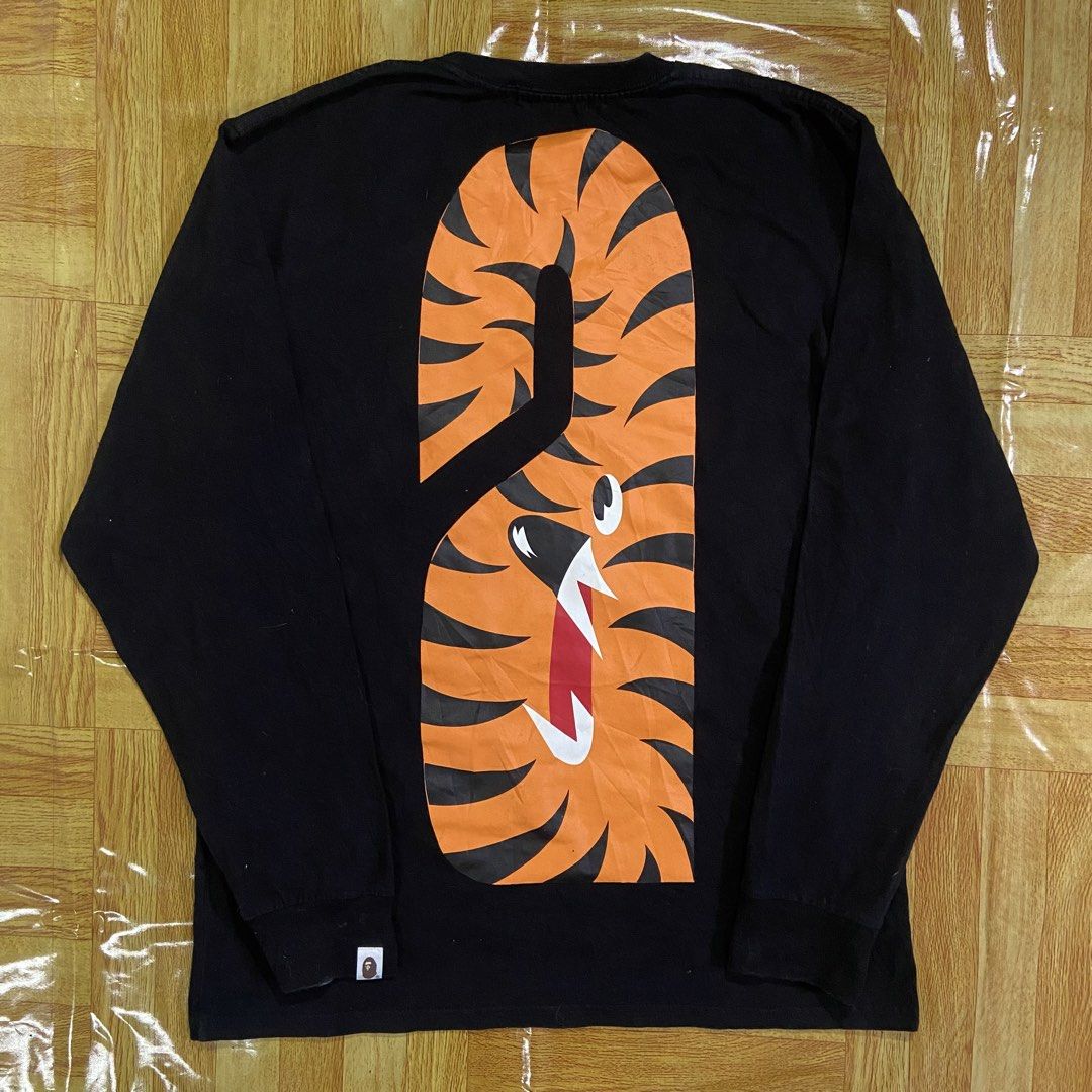 A Bathing Ape Shark Longsleeve (Category: Hoodies) located in Dasmarinas. Submitted by thrift2gems (Listing ID 1470706090, Image 2). Description: A Bathing Ape Shark Longsleeve✨ -WIDTH: 20 -LENGTH: 27.5 -COLOR RATE: 9.5/10 -CONDITION: 9.5/10 -ISSUE: NONE.