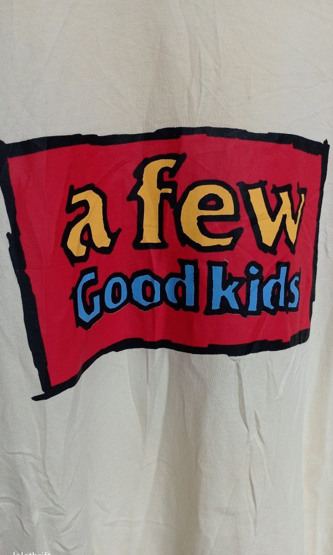 A few good kids Graphic tee (Category: Tshirts & Polo Shirts ) located in Batangas. Submitted by lelethrift.com (Listing ID 1470665401, Image 3). Description: Size: Large best fit 10/10 over all condition no crack prints bagong bago crewneck, sakal na sakal pa almost brand new condition super cripsy ready to wear nadin, nalabahan na.