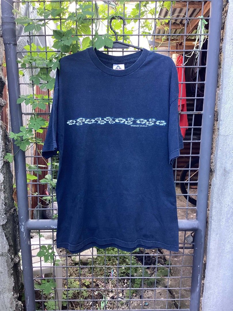 AAA Vintage Guam U.S.A Tee (Category: Tshirts & Polo Shirts ) located in Balanga. Submitted by archivefine_ds (Listing ID 1470659252, Image 1). Description: AAA Vintage Guam U.S.A Tee size XL on tag 10/10 good condi w 22 L 29 500+sf.