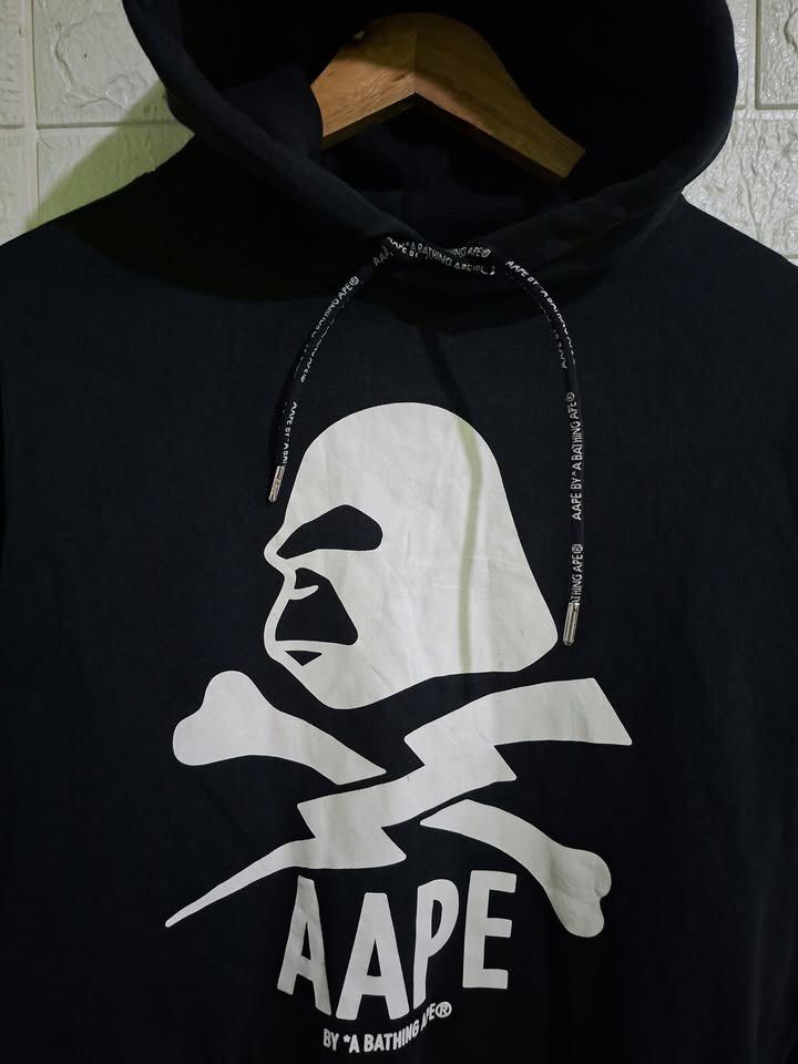 AAPE BY BATHING APE HOODIE (Category: Coats, Jackets and Outerwear) located in Bulacan. Submitted by bleue.finds (Listing ID 1470659402, Image 2). Description: AAPE BY BATHING APE HOODIE 21 - width 25.5 - length as new no major issues good condition medium.