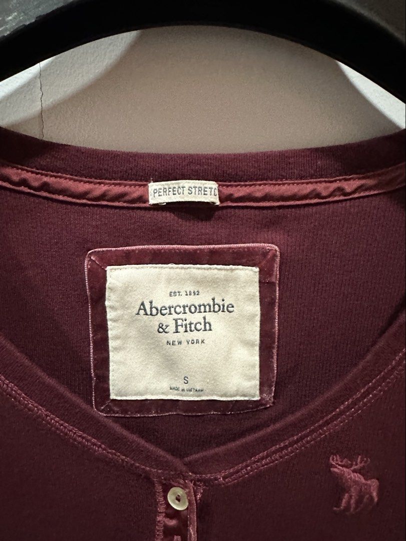Abercrombie & fitch (Category: Longsleeves) located in Legazpi City. Submitted by lootsi (Listing ID 1470696176, Image 2). Description: .