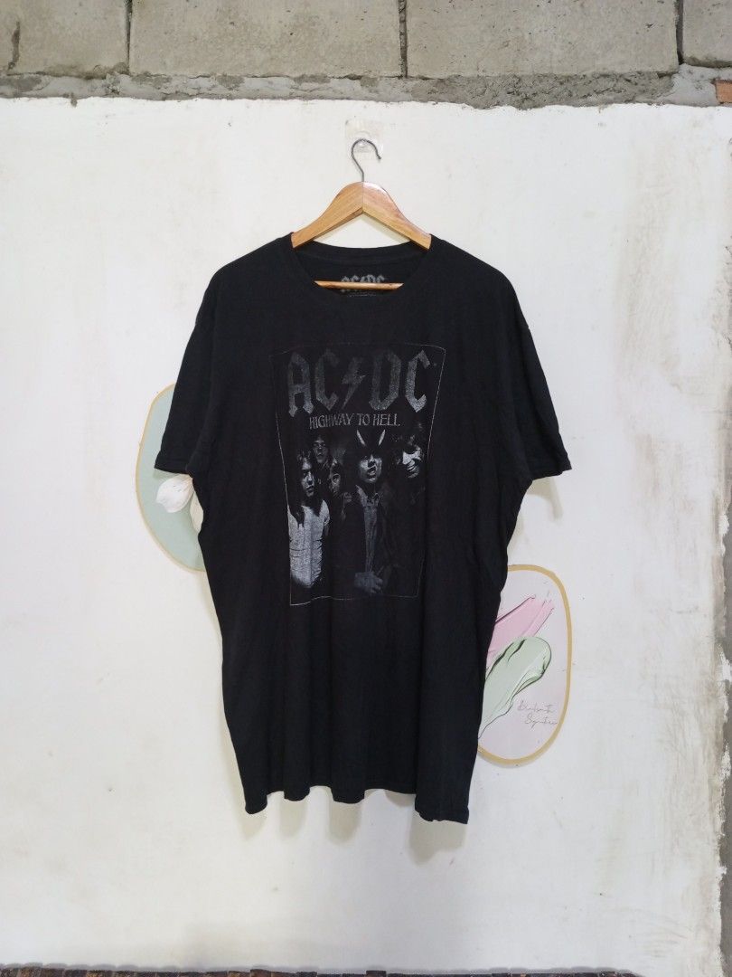 AC/DC Highway to Hell Band Tee 2XL (Category: Tshirts & Polo Shirts ) located in Magdalena. Submitted by magdalenathrift20 (Listing ID 1470672033, Image 2). Description: - Brand: Official Licensed AC/DC Merchandise - Design: Highway to Hell album art graphic - Color: Black - Size: 2XL (Regular fit) - Dimensions: Width 27" | Length 31" - Material: 100% Cotton - Condition: Brand new / Excellent.