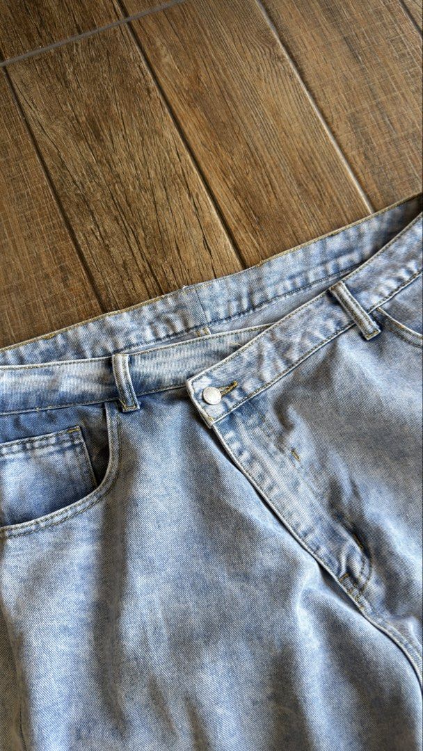 ACID WASH DENIM (Category: Jeans) located in Manila. Submitted by urban.vintage (Listing ID 1470587571, Image 2). Description: ISSUE: NONE (NEED WASH) MOP :GCASH (NO COD) SHIP VIA: LALAMOVE & J&T LOCATION: PASIG CITY LENGTH: 42 HEM :11 WIDTH : 36.