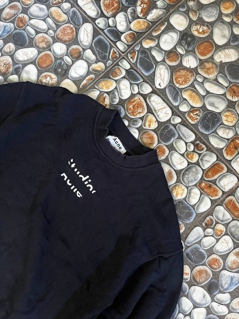 Acne Studios Black Sweatshirt Size XXS (Category: Longsleeves) located in Baler. Submitted by vansonearth (Listing ID 1470698148, Image 2). Description: - Brand: Acne Studios - Color: Black with white printed chest logo - Size: XXS (160/76A), classic relaxed fit - Material: 100% cotton, heavyweight fleece lining made in Portugal - Details: Ribbed cuffs and hem - Condition: Clean overall shape with no major flaws.