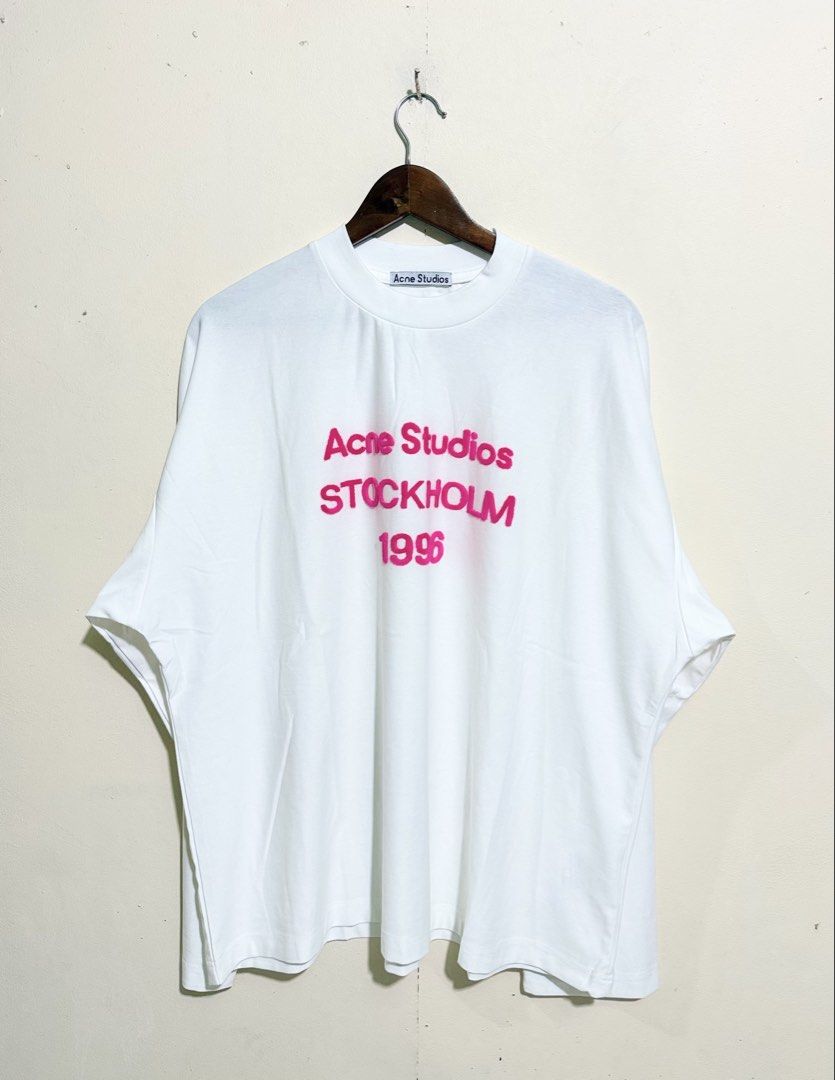 Acne Studios Stockholm 1996" logo on the chest (Category: Activewear) located in Manila. Submitted by mankindarchivesv2 (Listing ID 1470690708, Image 1). Description: Acne Studios Stockholm 1996” logo on the chest relaxed-fit crewneck t-shirt featuring a pink embroidered or flocked “Acne Studios Stockholm 1996” logo on the chest Size : Medium fit Large Measurements: 24 width 28 length Excellent condition / No hidden issue Price : 5000 php Mode of