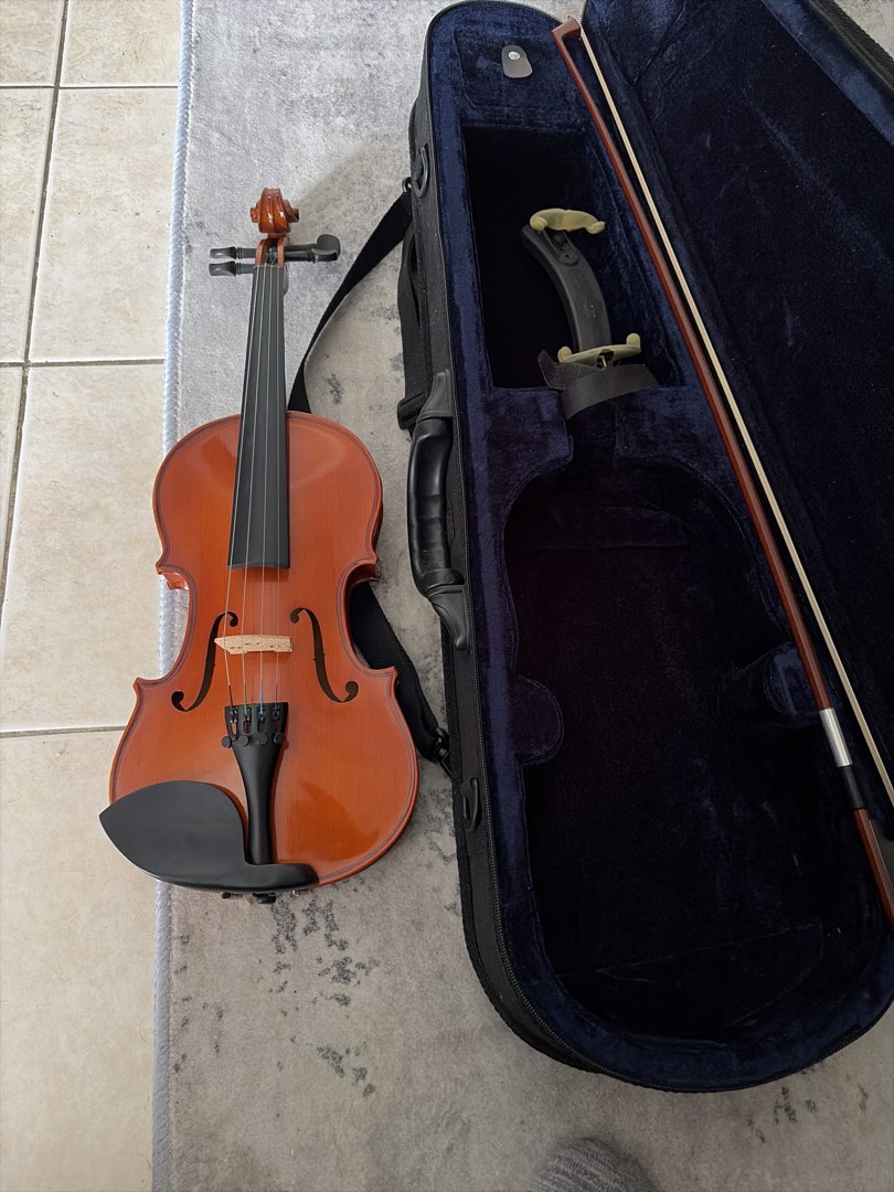 Acoustic Violin with Hard Case and Bow, Hobbies & Lifestyle, Musical ...