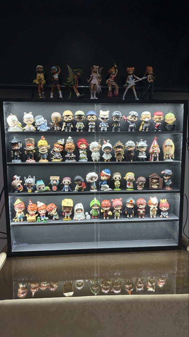 Acrylic Display Case (Category: Other Home Decor) located in Manila. Submitted by donnaburde79462 (Listing ID 1470638242, Image 1). Description: Acrylic case with led lights only.