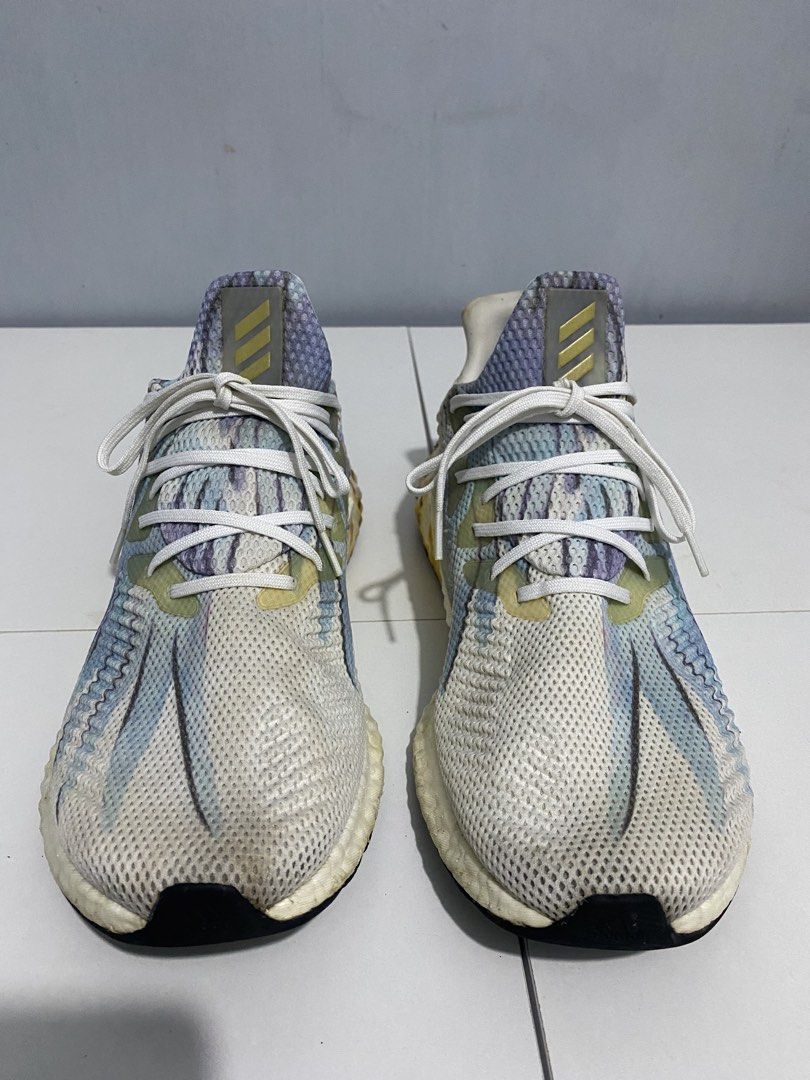 Adidas AlphaBoost running shoes (Category: Sneakers) located in San Pablo. Submitted by gt_vault (Listing ID 1470616770, Image 2). Description: 🚨BAWAL PO SA MASELAN Size: 10 Authentic/Legit Condition: Good Issue: Sign of usage Need cleaning .