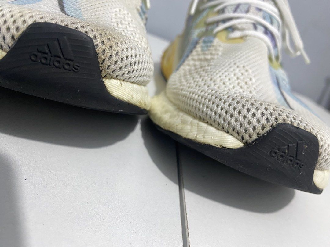 Adidas AlphaBoost running shoes (Category: Sneakers) located in San Pablo. Submitted by gt_vault (Listing ID 1470616770, Image 3). Description: 🚨BAWAL PO SA MASELAN Size: 10 Authentic/Legit Condition: Good Issue: Sign of usage Need cleaning .