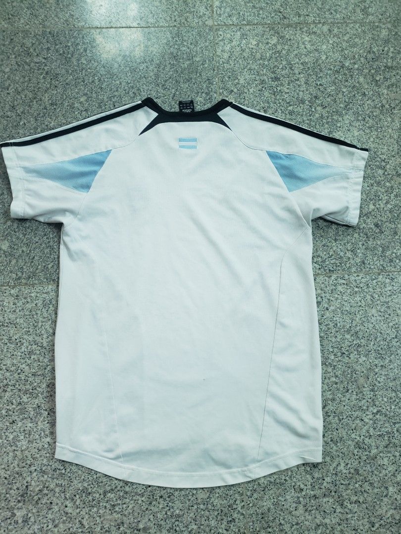Adidas Argentina 2005 Training jersey (Category: Racket and Ball Sports) located in Pagsanghan. Submitted by yuchinz (Listing ID 1470561586, Image 2). Description: .