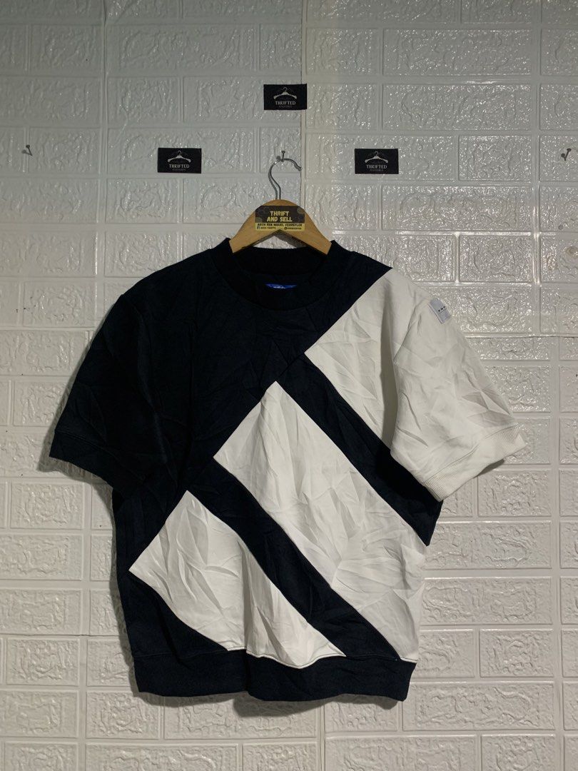ADIDAS BIG LOGO CREWNECK TEE (Category: Tshirts & Polo Shirts ) located in Hinatuan. Submitted by zenfire-36e0 (Listing ID 1470680800, Image 1). Description: small need rewash.