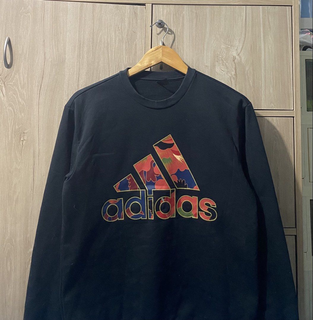 Adidas Crewneck longsleeve (Category: Coats, Jackets and Outerwear) located in Binan City. Submitted by rnj_affordable (Listing ID 1470728645, Image 2). Description: no issue.
