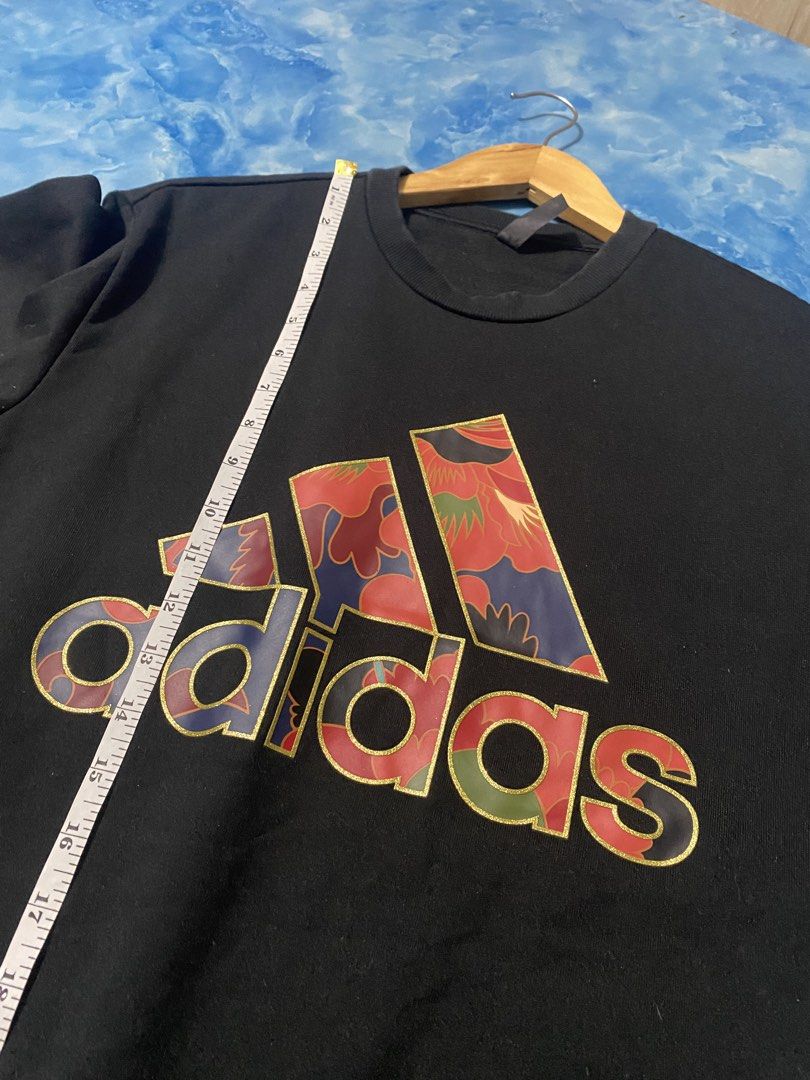 Adidas Crewneck longsleeve (Category: Coats, Jackets and Outerwear) located in Binan City. Submitted by rnj_affordable (Listing ID 1470728645, Image 3). Description: no issue.