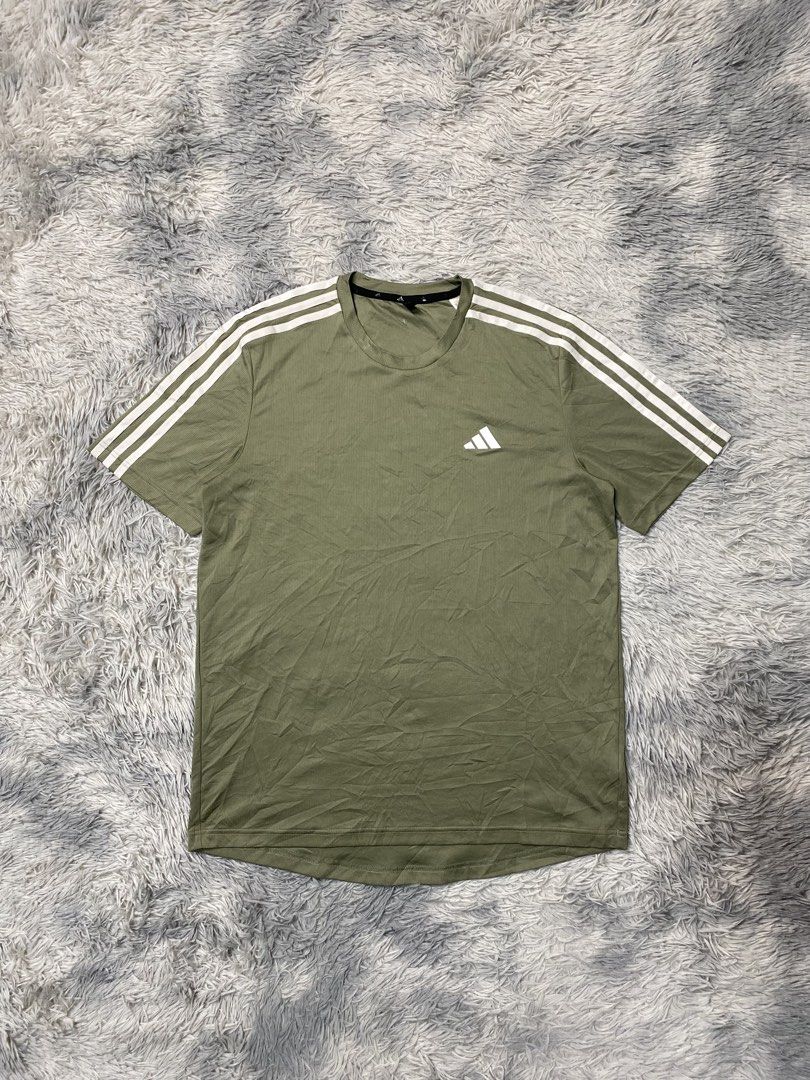 Adidas Essentials Training Shirt (Category: Tshirts & Polo Shirts ) located in Solano. Submitted by solothrifting (Listing ID 1470575422, Image 1). Description: Adidas Essentials Training Shirt Condition: 9/10 tag pinhole Size on tag: M Measurements in photos.