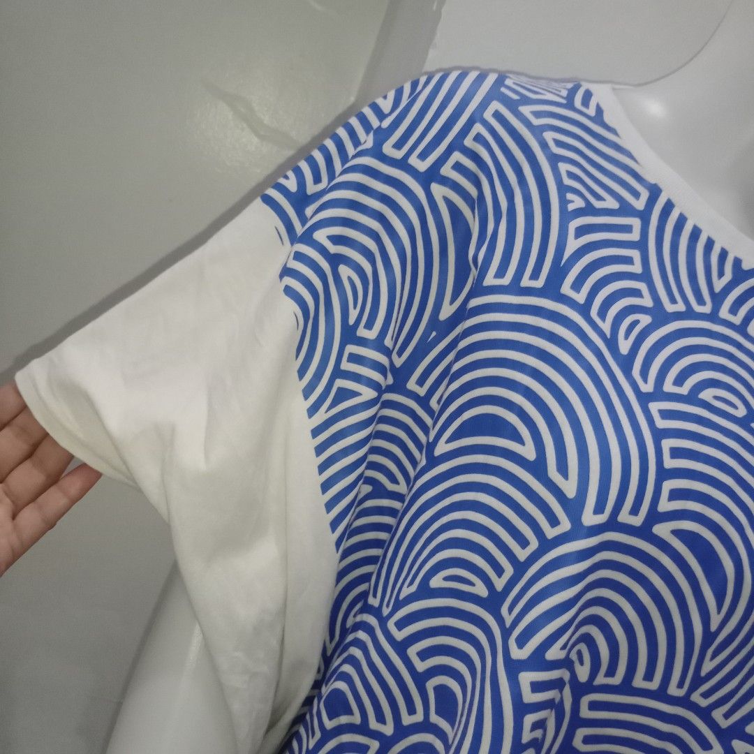 Adidas Freesize Tops (Category: Shirts) located in Manila. Submitted by shoekendi (Listing ID 1470739869, Image 3). Description: looks new.