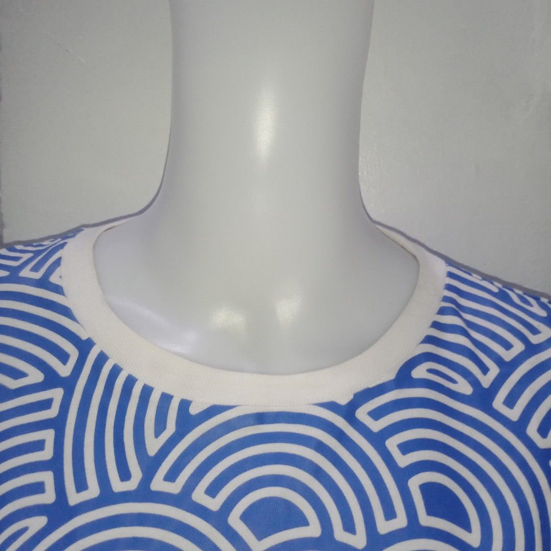 Adidas Freesize Tops (Category: Shirts) located in Manila. Submitted by shoekendi (Listing ID 1470739869, Image 2). Description: looks new.