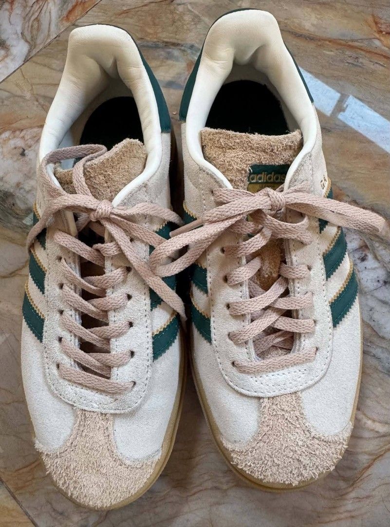 ADIDAS GAZELLE ORIGINAL (Category: Sneakers) located in Davao. Submitted by anikanik88 (Listing ID 1470558113, Image 1). Description: PRELOVED📍 ADIDAS GAZELLE ORIGINAL ALMOST NEW SIZE 6 DM.